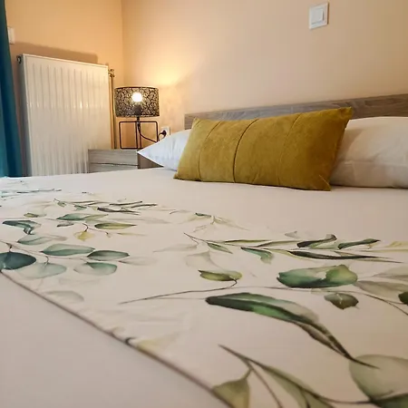Apartman John's 3 In *
